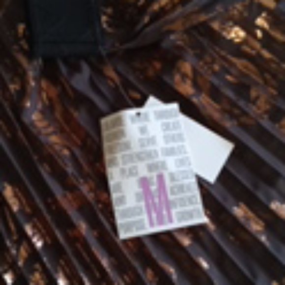 Elegant Jill - Picture 3 of 3